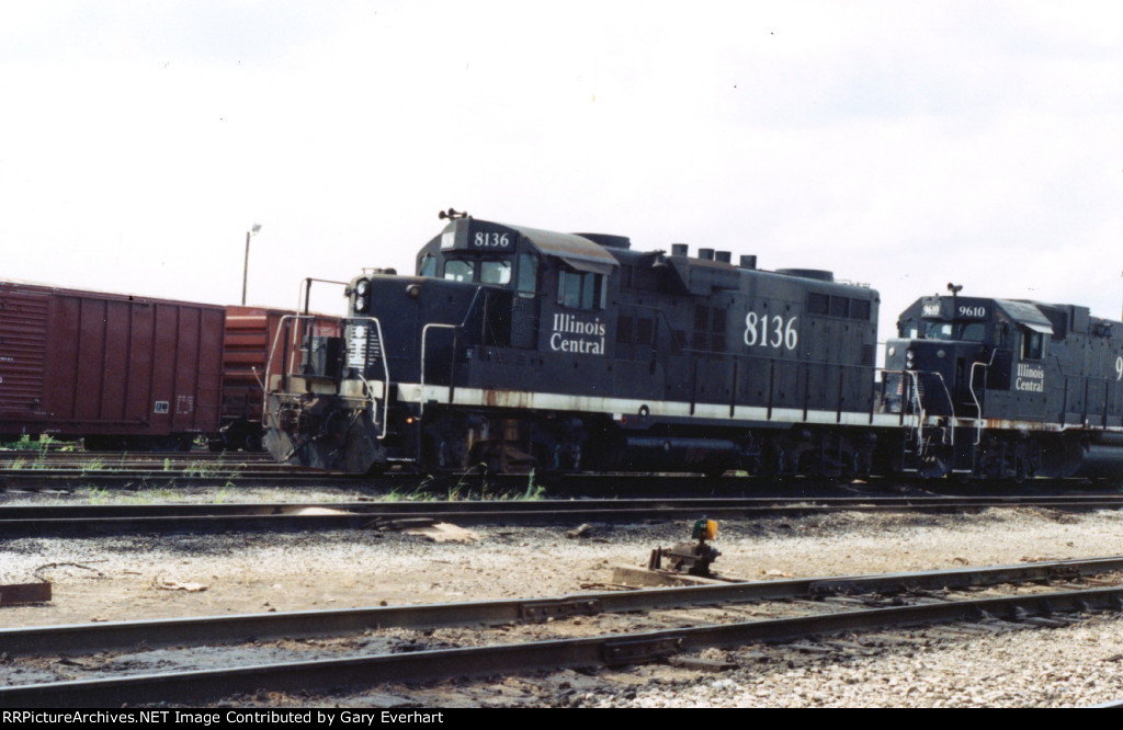 IC GP10 #8136 - Illinois Central